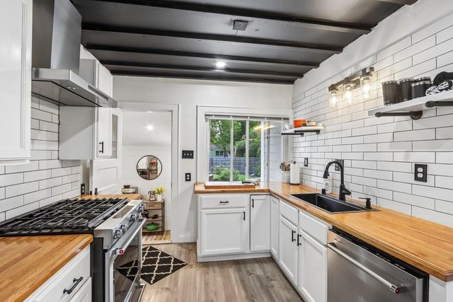 924 Nagawicka STREET, Delafield, WI 53018
