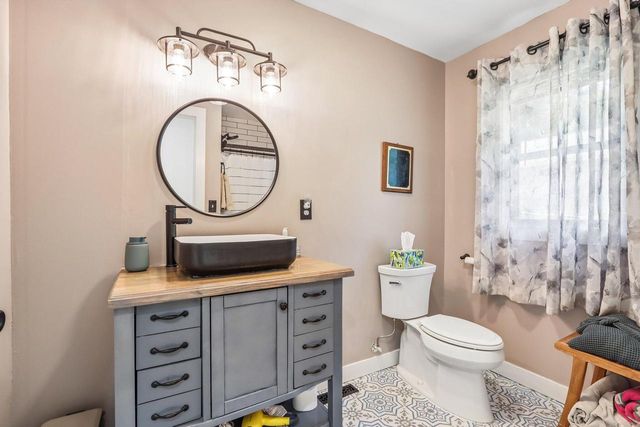 924 Nagawicka STREET, Delafield, WI 53018