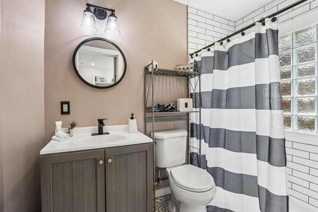 924 Nagawicka STREET, Delafield, WI 53018