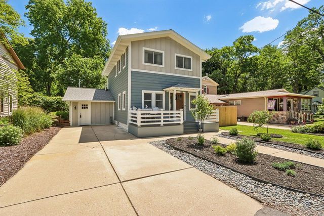924 Nagawicka STREET, Delafield, WI 53018