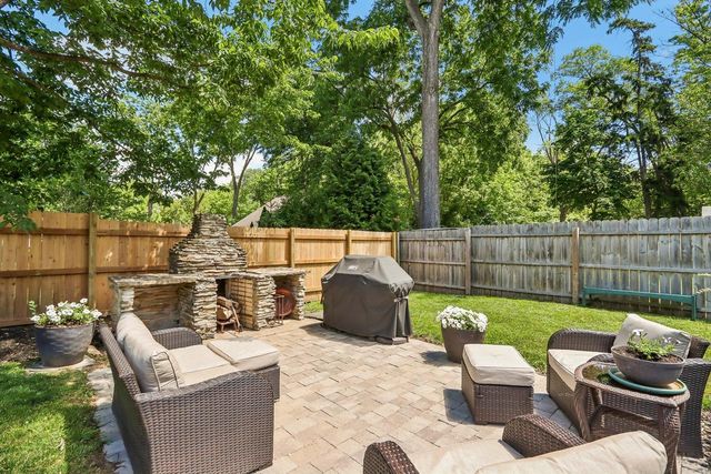 924 Nagawicka STREET, Delafield, WI 53018