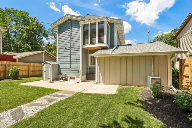 924 Nagawicka STREET, Delafield, WI 53018