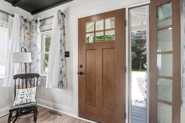 924 Nagawicka STREET, Delafield, WI 53018