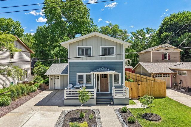 924 Nagawicka STREET, Delafield, WI 53018