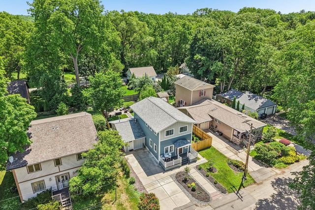 924 Nagawicka STREET, Delafield, WI 53018