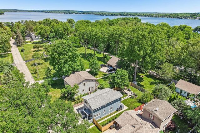 924 Nagawicka STREET, Delafield, WI 53018