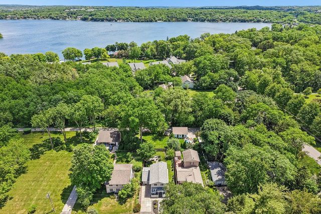 924 Nagawicka STREET, Delafield, WI 53018