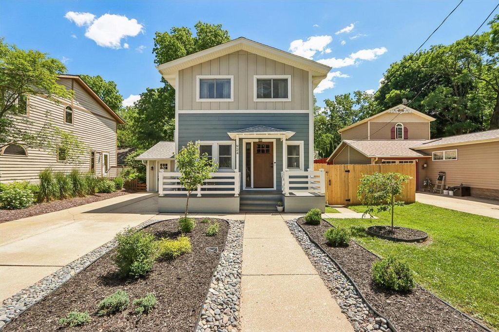 924 Nagawicka STREET, Delafield, WI 53018