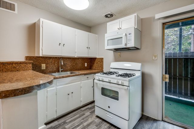 2213 Capri Drive 105, Fort Worth, TX 76114