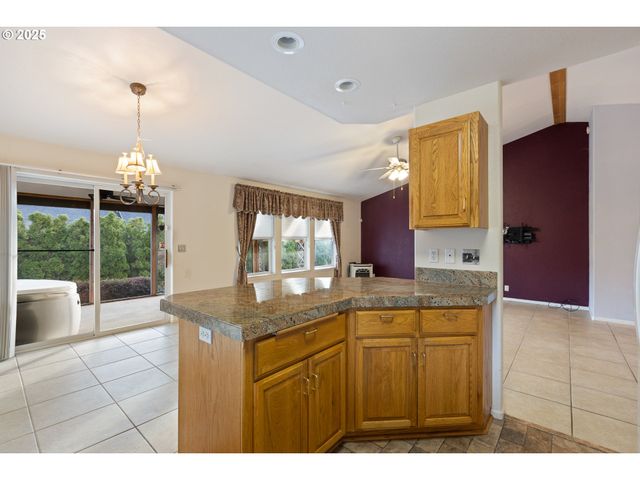 300 RIDGEWAY St, Sutherlin, OR 97479