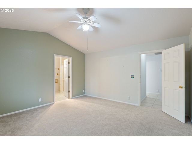 300 RIDGEWAY St, Sutherlin, OR 97479