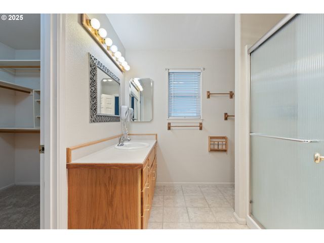 300 RIDGEWAY St, Sutherlin, OR 97479