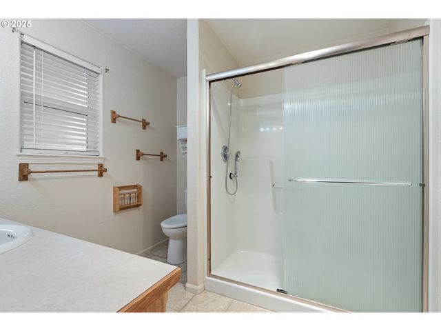 300 RIDGEWAY St, Sutherlin, OR 97479