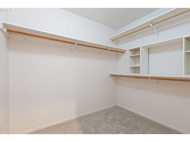 300 RIDGEWAY St, Sutherlin, OR 97479