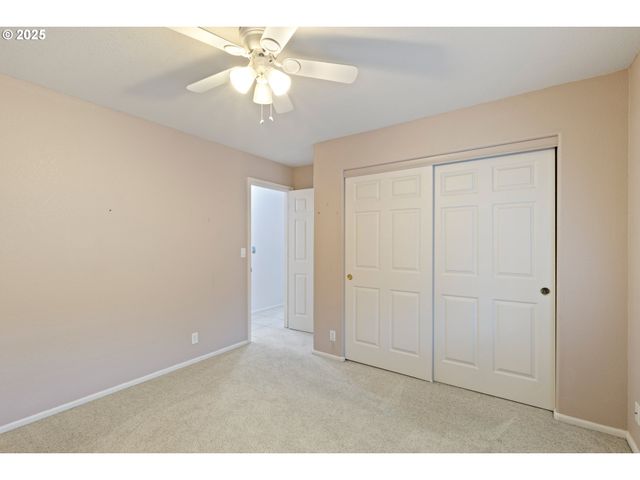 300 RIDGEWAY St, Sutherlin, OR 97479