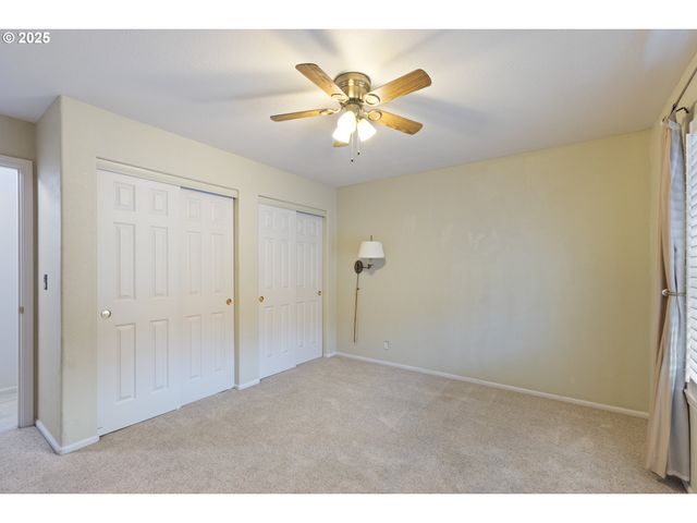 300 RIDGEWAY St, Sutherlin, OR 97479