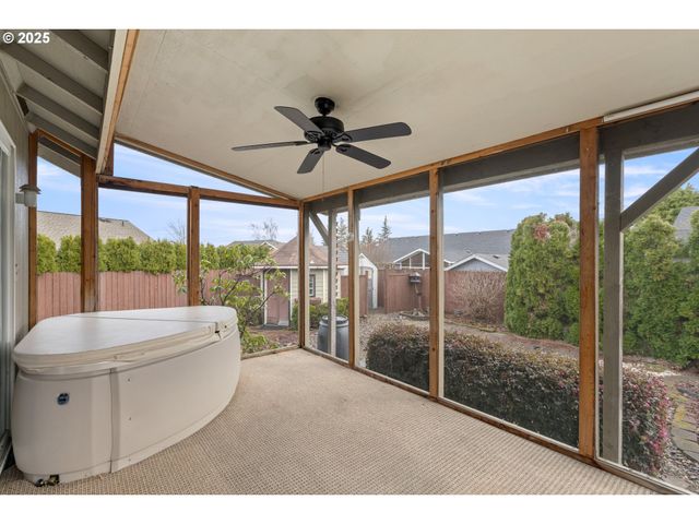 300 RIDGEWAY St, Sutherlin, OR 97479