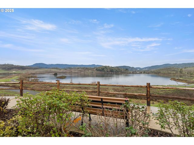 300 RIDGEWAY St, Sutherlin, OR 97479