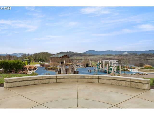 300 RIDGEWAY St, Sutherlin, OR 97479