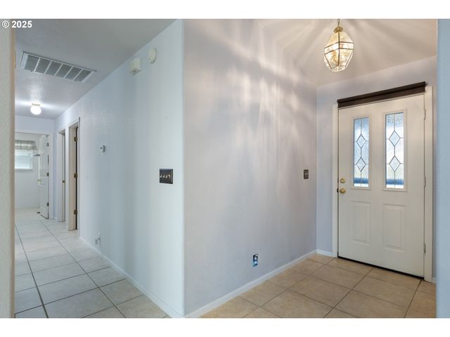 300 RIDGEWAY St, Sutherlin, OR 97479