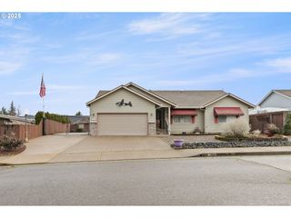 300 RIDGEWAY St, Sutherlin, OR 97479