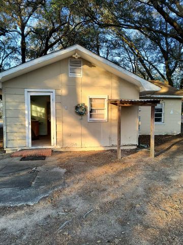 147 Rubin Ave., Georgetown, SC 29440