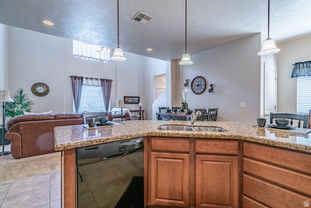 381 N WINDSOR DR, Washington, UT 84780