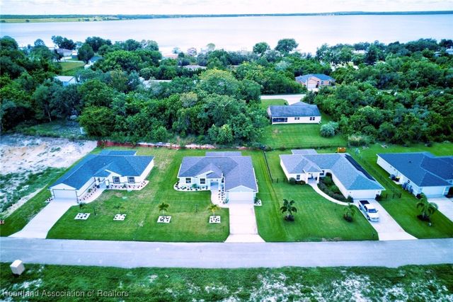 124 Clinton Avenue, Lake Placid, FL 33852