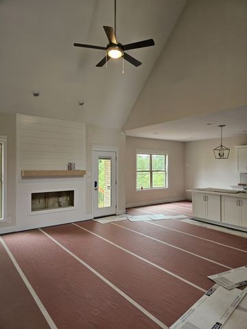 2895 Cooper Creek Rd, Woodlawn, TN 37191