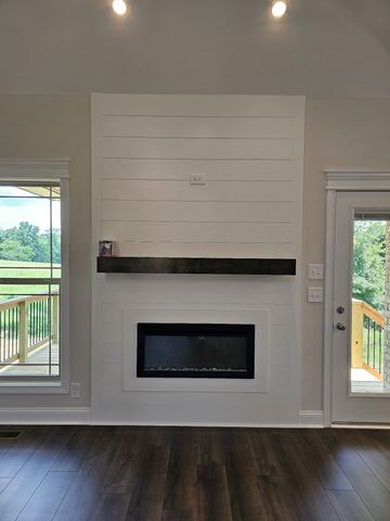 2895 Cooper Creek Rd, Woodlawn, TN 37191