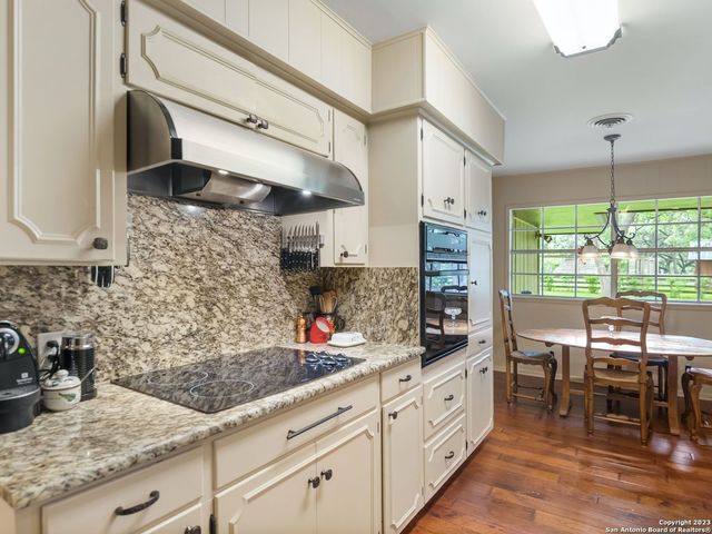 678 Rosewood, Boerne, TX 78006