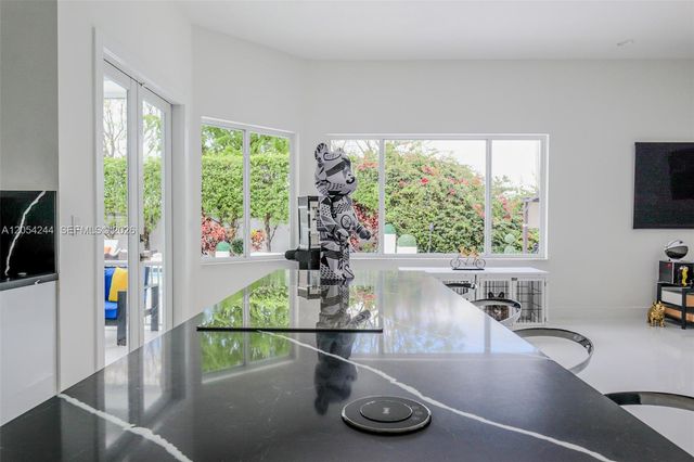 11929 SW 72 TER, Miami, FL 33183