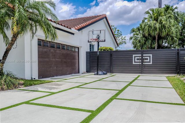 11929 SW 72 TER, Miami, FL 33183