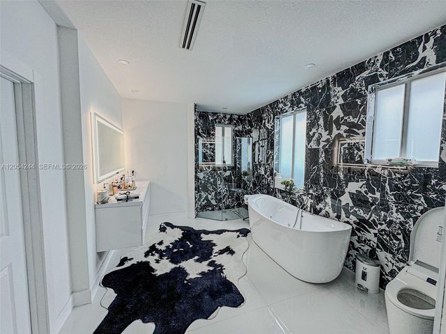 11929 SW 72 TER, Miami, FL 33183