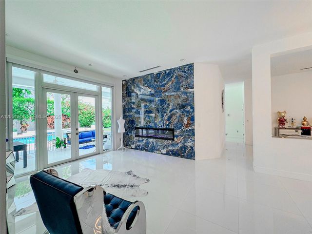 11929 SW 72 TER, Miami, FL 33183