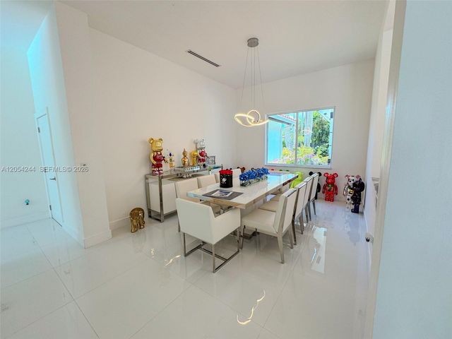 11929 SW 72 TER, Miami, FL 33183