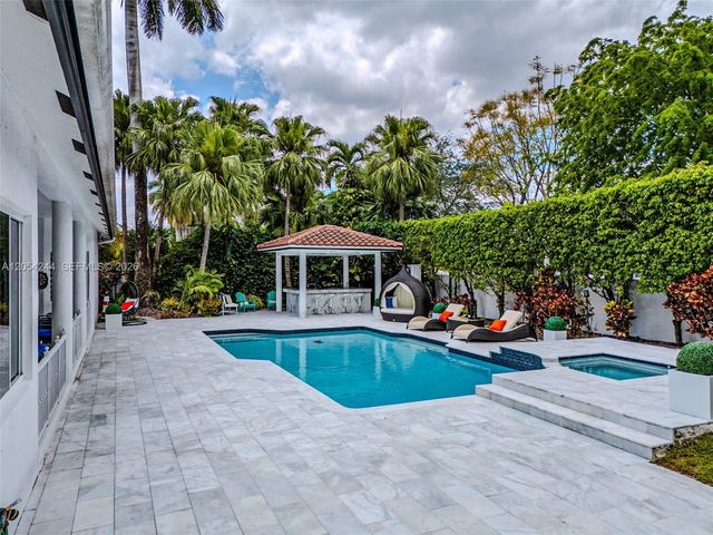 11929 SW 72 TER, Miami, FL 33183