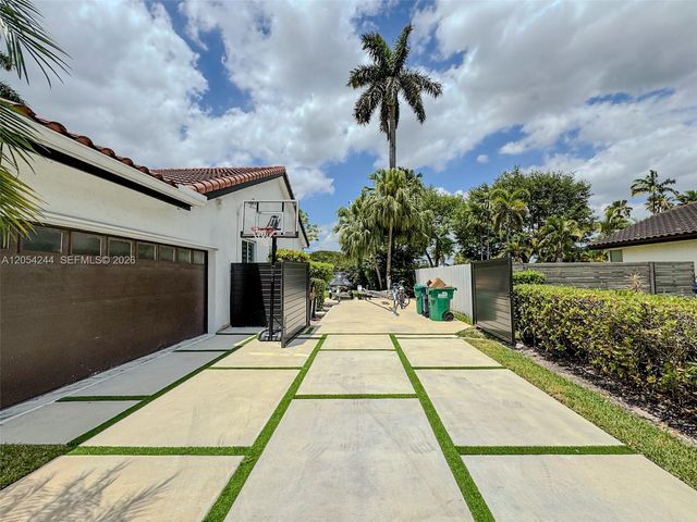 11929 SW 72 TER, Miami, FL 33183