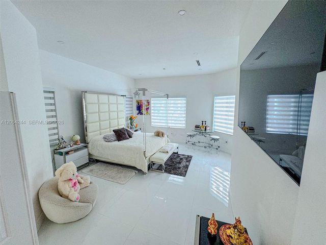 11929 SW 72 TER, Miami, FL 33183