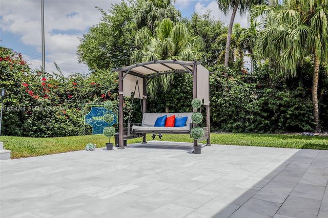 11929 SW 72 TER, Miami, FL 33183