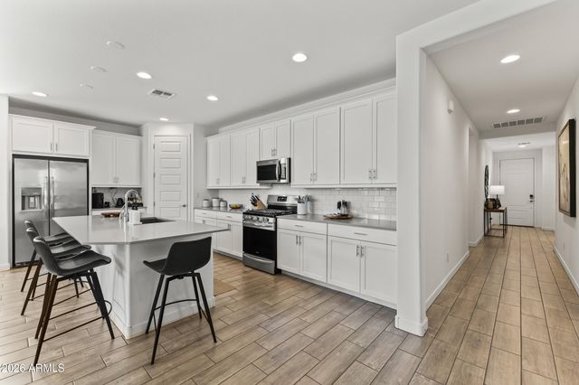 9445 W HEATHERBRAE Drive, Phoenix, AZ 85037
