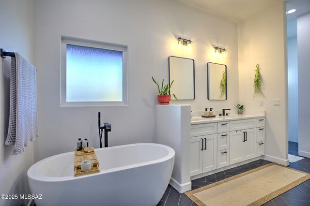 9980 E Sabino Estates Drive, Tucson, AZ 85749