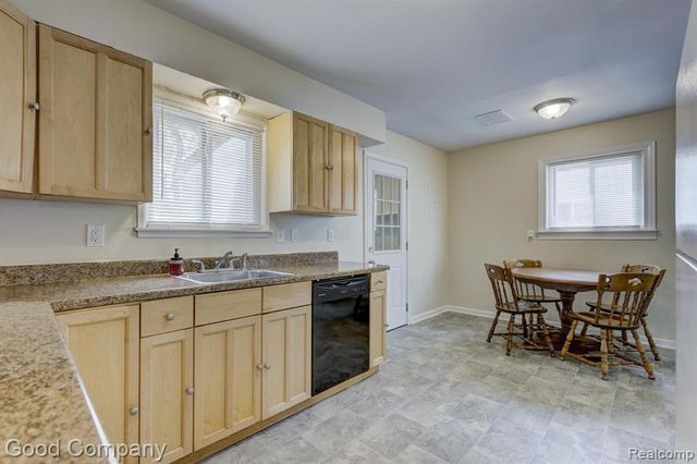 22362 Masch Avenue, Warren, MI 48091