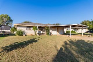 905 N Norman Avenue, Moore, OK 73160