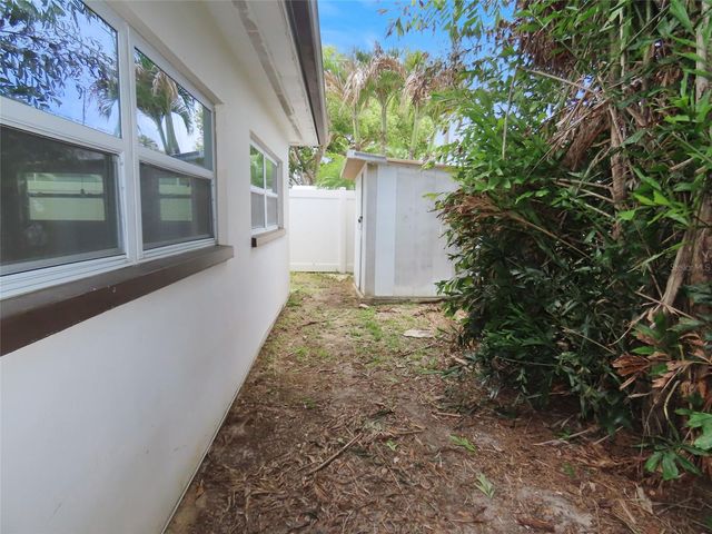 2277 S LAGOON CIRCLE, Clearwater, FL 33765