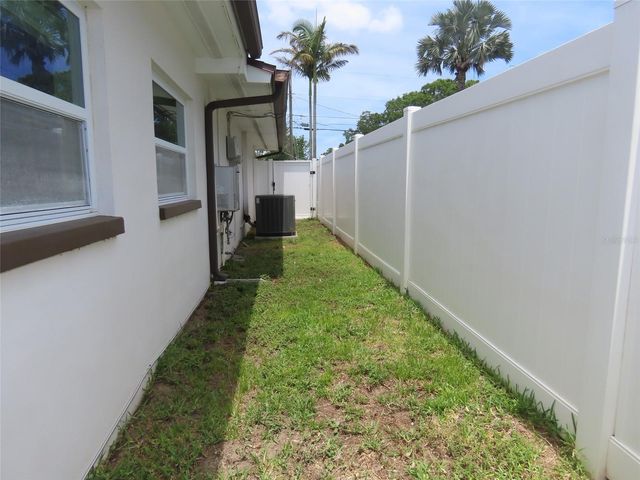 2277 S LAGOON CIRCLE, Clearwater, FL 33765