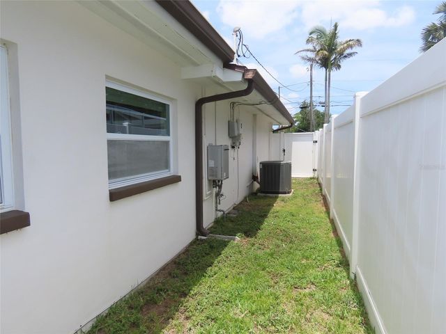 2277 S LAGOON CIRCLE, Clearwater, FL 33765