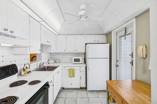 108 NE 20th Avenue NE 201, Boynton Beach, FL 33435