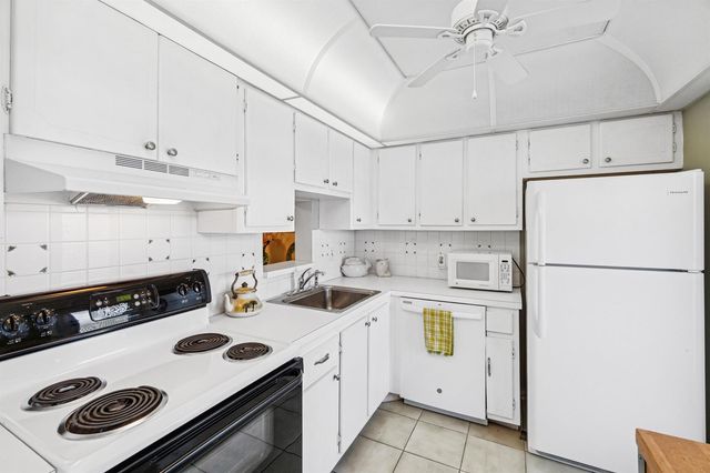 108 NE 20th Avenue NE 201, Boynton Beach, FL 33435