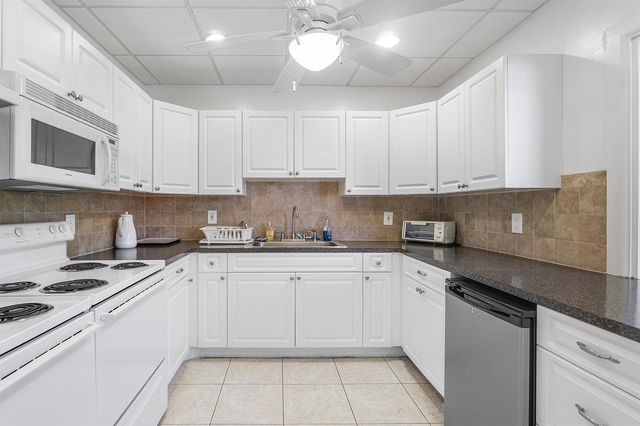 108 NE 20th Avenue NE 201, Boynton Beach, FL 33435